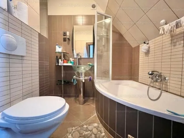 Kiadó lakás Budapest I. kerület, Tóth Árpád sétány 100 nm