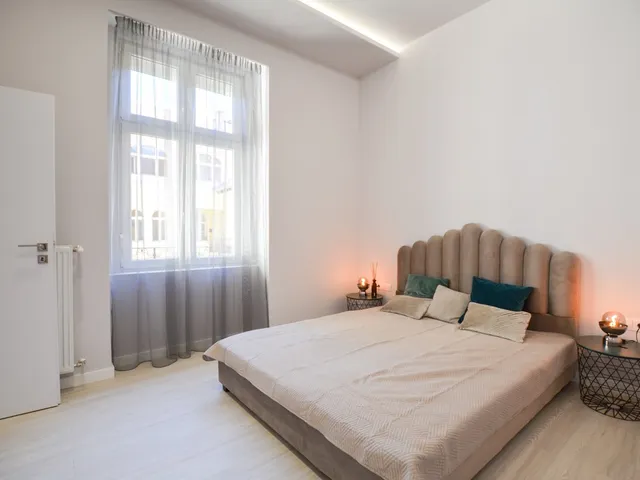 Kiadó lakás Budapest VI. kerület, Hajós utca 93 nm