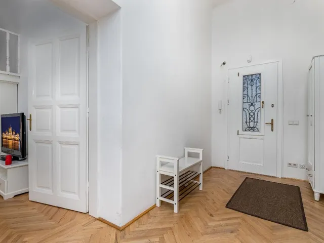 Kiadó lakás Budapest V. kerület, Hold utca 60 nm