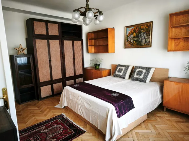 Kiadó lakás Budapest VI. kerület, Dózsa György út 81 nm