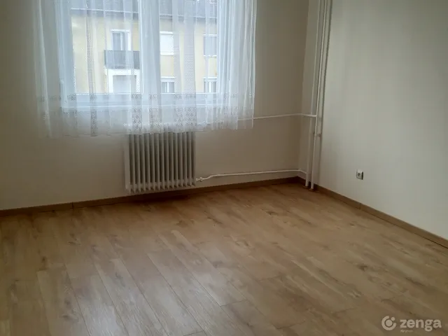 Kiadó lakás Tatabánya, Újváros 38 nm