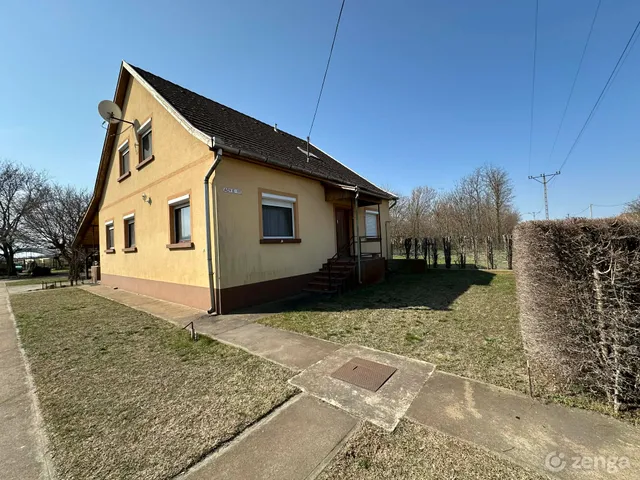 Eladó ház Csengőd 200 nm