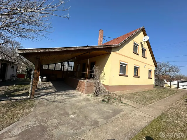 Eladó ház Csengőd 200 nm