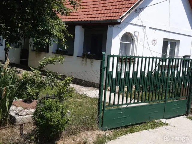 Eladó ház Penc 78 nm