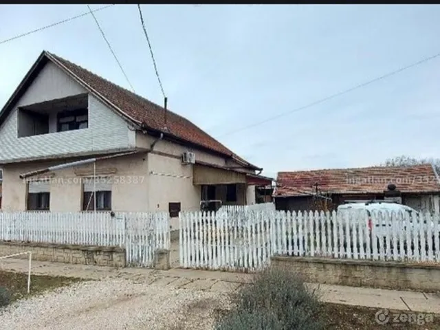 Eladó ház Tiszaföldvár 160 nm