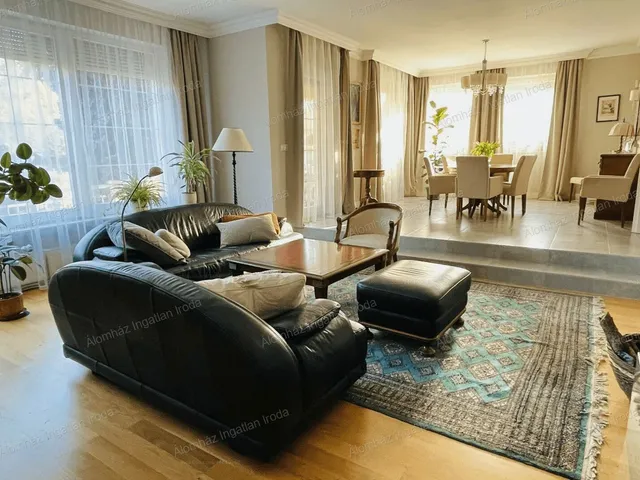 Eladó ház Budapest XIX. kerület, Báthory utca 389 nm