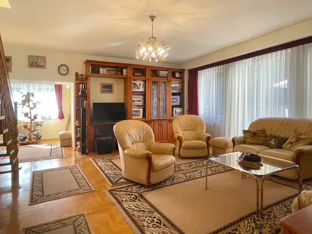 Eladó ház Budapest II. kerület, Pálvölgy 300 nm