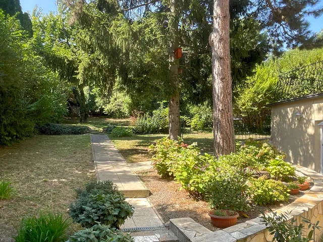 Eladó ház Budapest II. kerület, Pálvölgy 300 nm