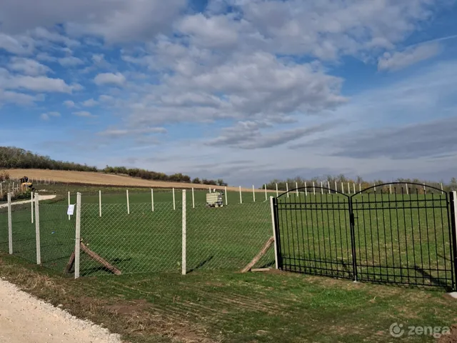 Eladó telek Szomor 1580 nm