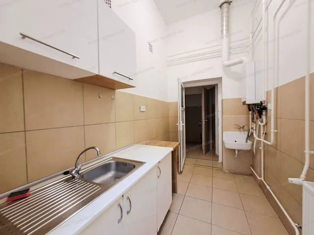 Kiadó kereskedelmi és ipari ingatlan Nyíregyháza 200 nm