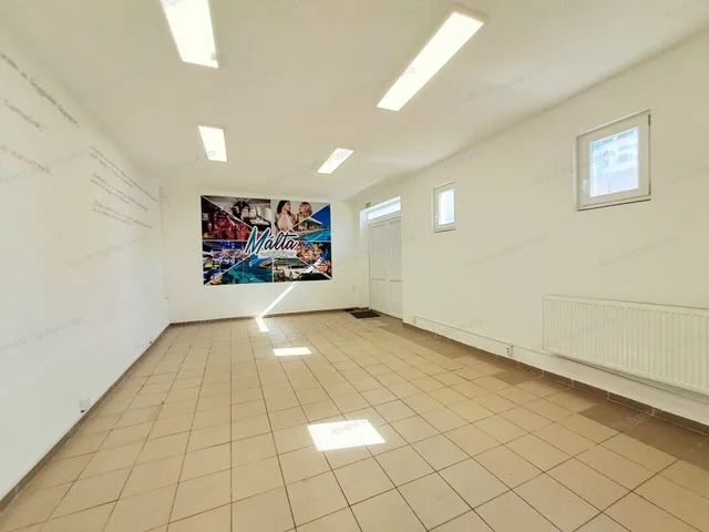 Kiadó kereskedelmi és ipari ingatlan Nyíregyháza 200 nm