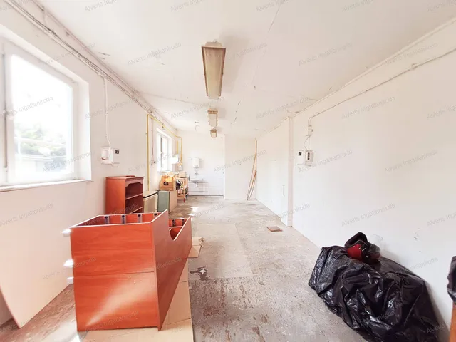 Eladó kereskedelmi és ipari ingatlan Nyíregyháza 38 nm