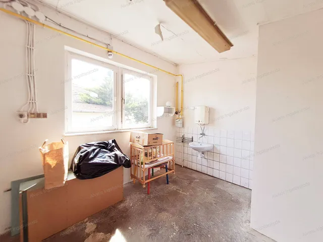 Eladó kereskedelmi és ipari ingatlan Nyíregyháza 38 nm