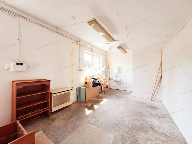 Eladó kereskedelmi és ipari ingatlan Nyíregyháza 38 nm