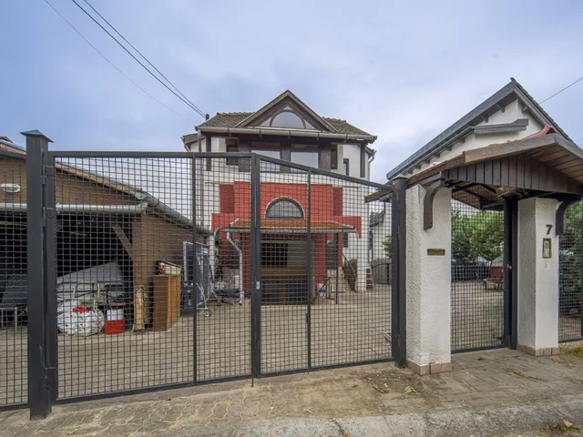 Eladó ház Dunakeszi 260 nm