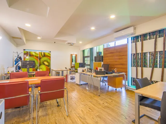 Eladó kereskedelmi és ipari ingatlan Budapest XVI. kerület, Árpádföld, Szlovák út 151 nm