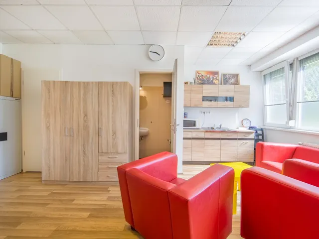 Eladó kereskedelmi és ipari ingatlan Budapest XVI. kerület, Mátyásföld, Zsemlékes út 69 nm