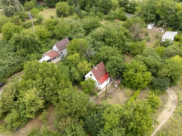 Eladó nyaraló Gödöllő 75 nm