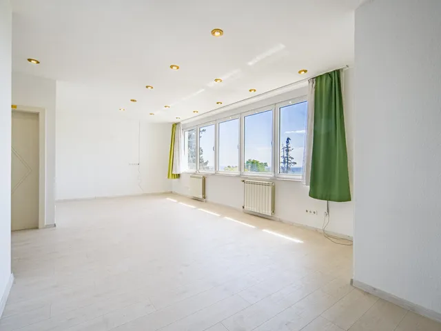 Kiadó kereskedelmi és ipari ingatlan Budapest XII. kerület, Hóvirág út 120 nm
