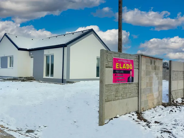 Eladó lakás Győrszemere, Pacsirta utca 92 nm