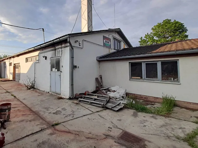 Eladó kereskedelmi és ipari ingatlan Békéscsaba 400 nm