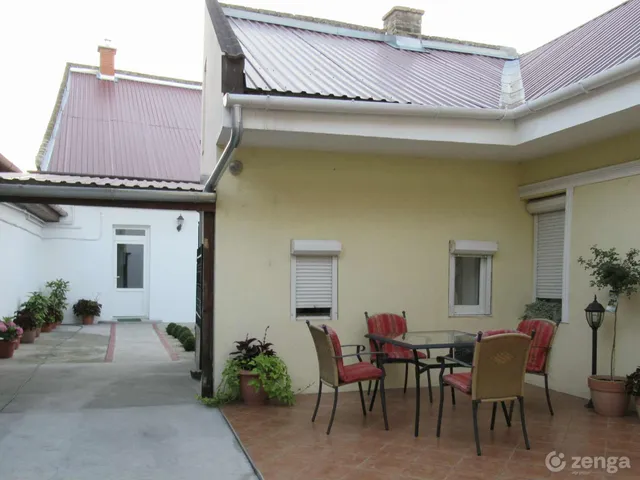 Eladó ház Kecskemét, Belváros 250 nm