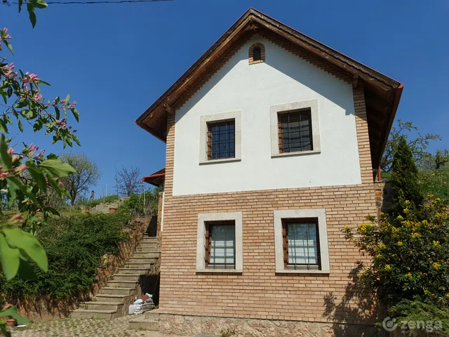 Kiadó ház Baj 89 nm