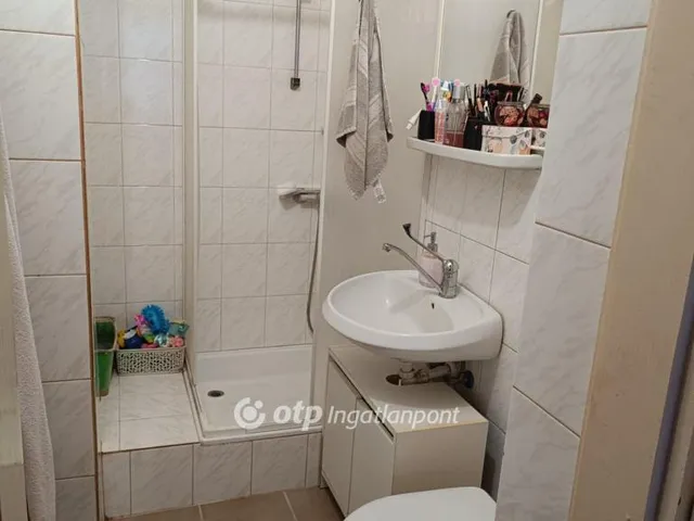 Eladó ház Újpetre 200 nm