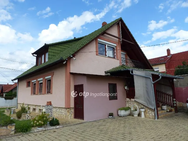 Eladó ház Kozármisleny 180 nm