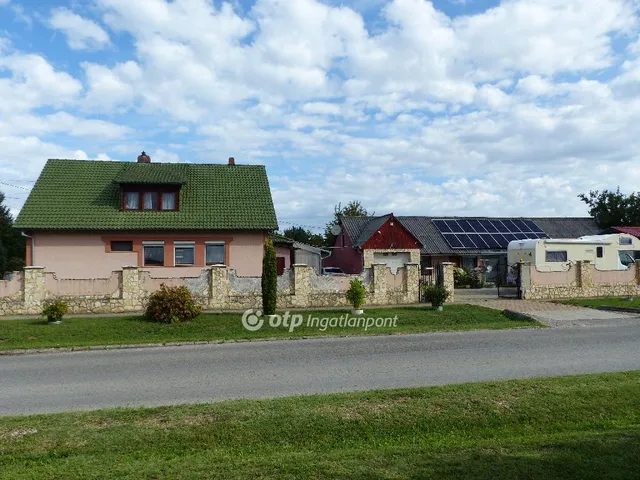 Eladó ház Kozármisleny 180 nm