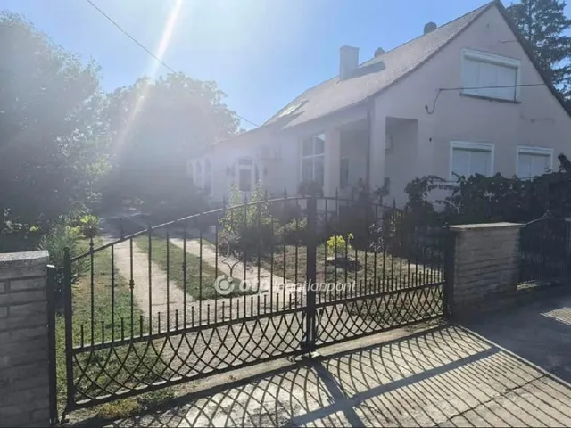Eladó ház Lippó 258 nm