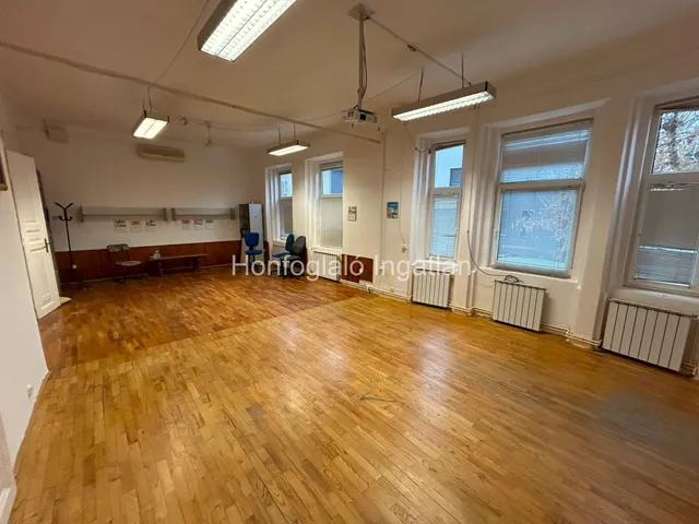 Eladó kereskedelmi és ipari ingatlan Nyíregyháza, Belváros 210 nm