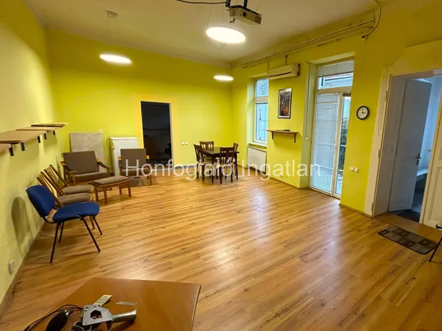 Eladó kereskedelmi és ipari ingatlan Nyíregyháza, Belváros 210 nm