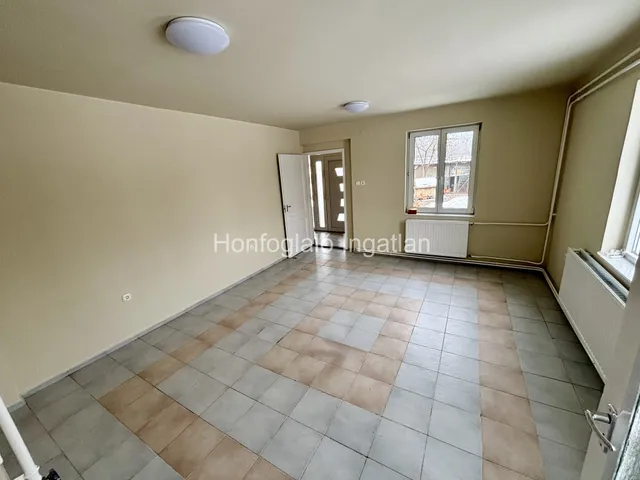 Eladó kereskedelmi és ipari ingatlan Nyíregyháza, Sóstóhegy 280 nm