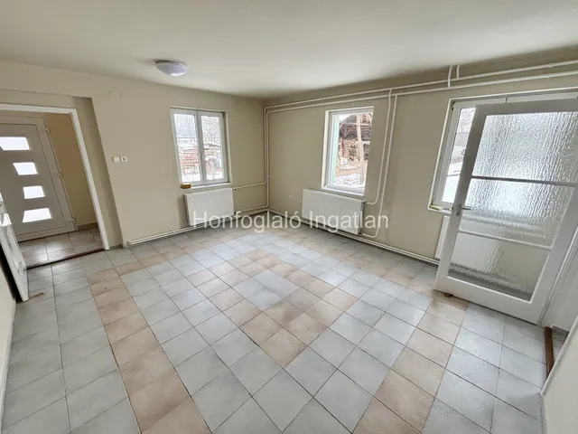 Eladó kereskedelmi és ipari ingatlan Nyíregyháza, Sóstóhegy 280 nm