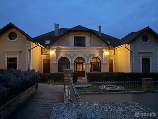 Eladó lakás Vác, Belváros 144 nm