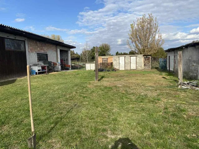 Kiadó kereskedelmi és ipari ingatlan Zsámbék, Etyeki utca 105 nm