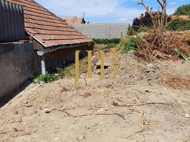 Eladó telek Páty 286 nm