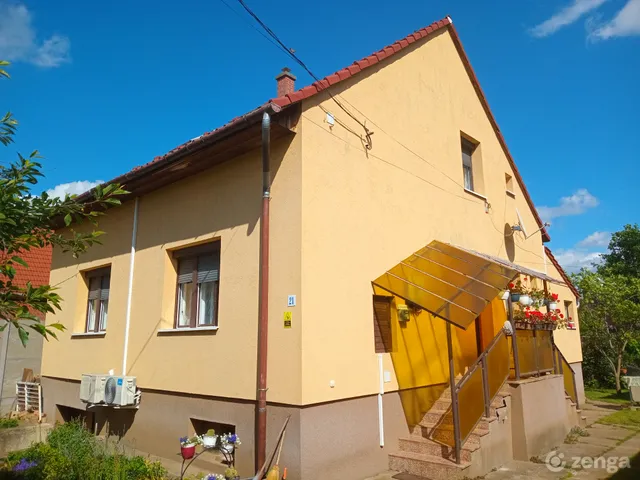 Eladó ház Gyál 270 nm
