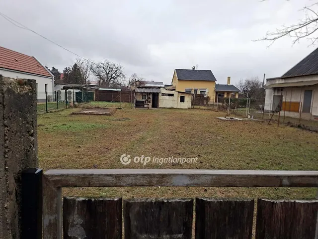 Eladó telek Monorierdő 640 nm