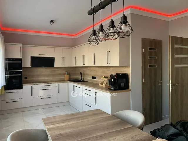 Eladó ház Cegléd 180 nm