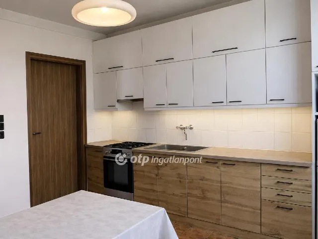 Eladó ház Törtel 98 nm