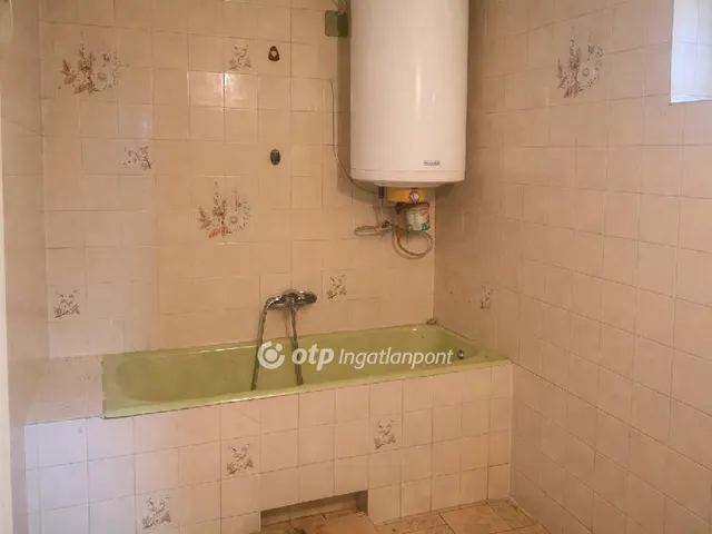 Eladó ház Törtel 100 nm