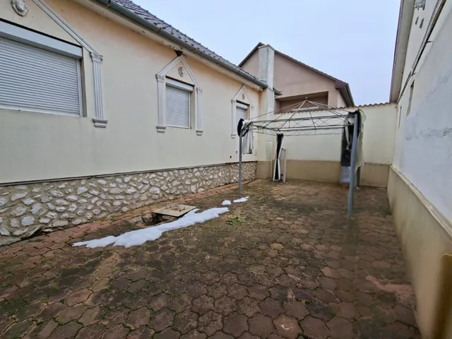 Eladó ház Felsőzsolca 210 nm