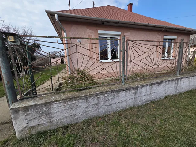 Eladó ház Tiszapalkonya, Rákoczi út 15. 90 nm