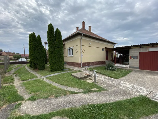 Eladó ház Egyek, Csokonai 98 nm