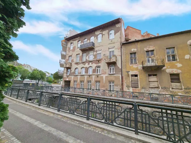 Eladó kereskedelmi és ipari ingatlan Miskolc 700 nm