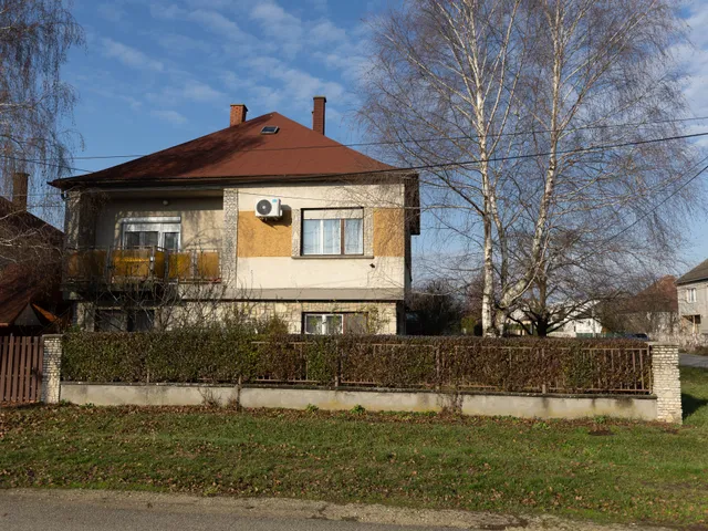 Eladó ház Szabadbattyán 180 nm