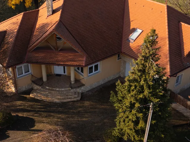 Eladó ház Szabadbattyán 255 nm