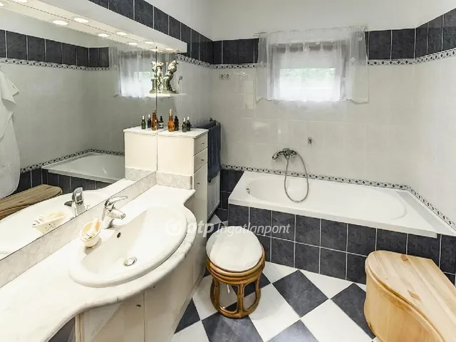 Eladó ház Pécs 280 nm